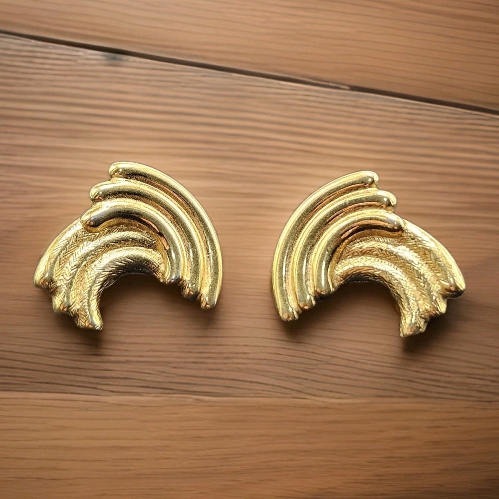 Vintage  Crown Trifari Gold Tone Swirl Clip On Earrings Statement Jewelry‎